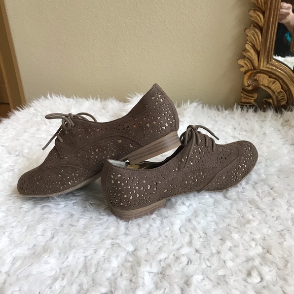 Nwot Not Rated lace up suede like lazar cut shoes - Picture 4 of 7